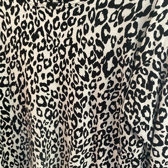 Leopard print top rounded bottom tunic - Picture 6 of 7